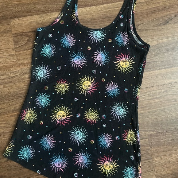 💖5/$25 Celestial 90s sun & moon tank top size M - Picture 4 of 4
